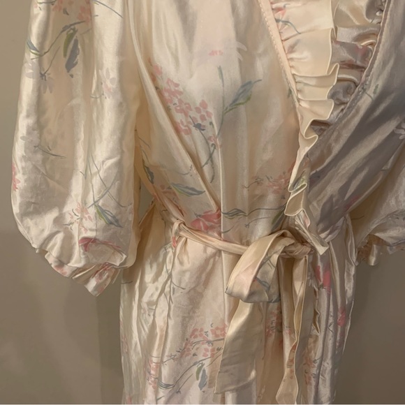 Vintage JC Penney Misses Robe Satin Floral Puff Sleeve Ruffle Trim Robe - Picture 5 of 16